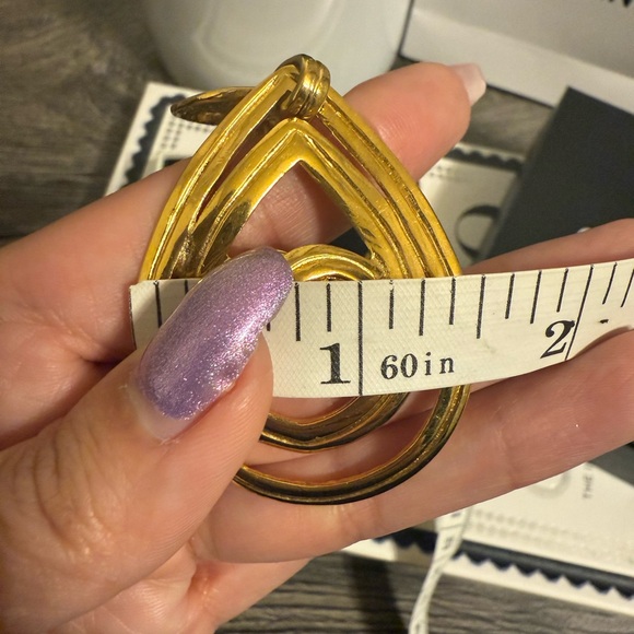 Beautiful CHANEL Vintage Elegant Gold CC Statement Drop...